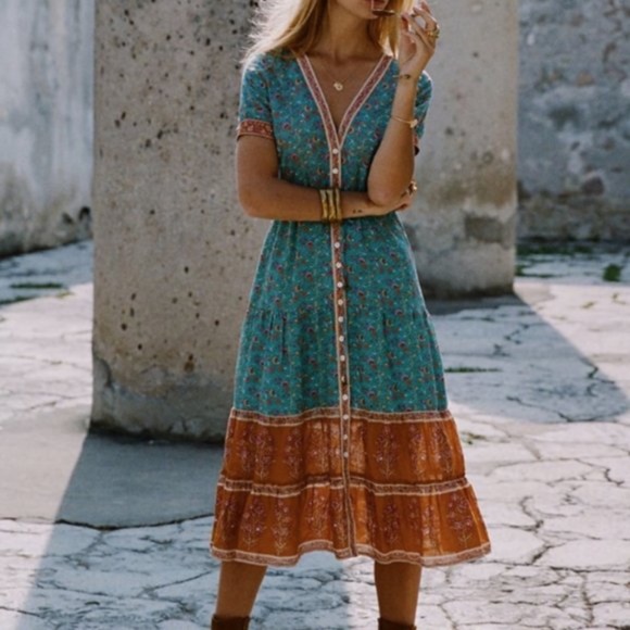Dresses & Skirts - boho chic gypsy feel floral print midi dress
